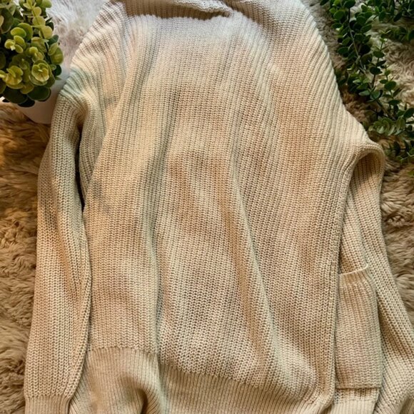 SO Cream Knit Cardigan – Size XS – Cozy & Stylish - Picture 4 of 4